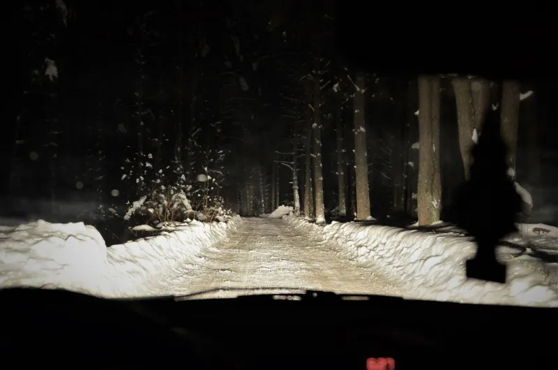 Vinterkörning i Sverige: Vad lagen kräver och hur du kör säkert på is och snö